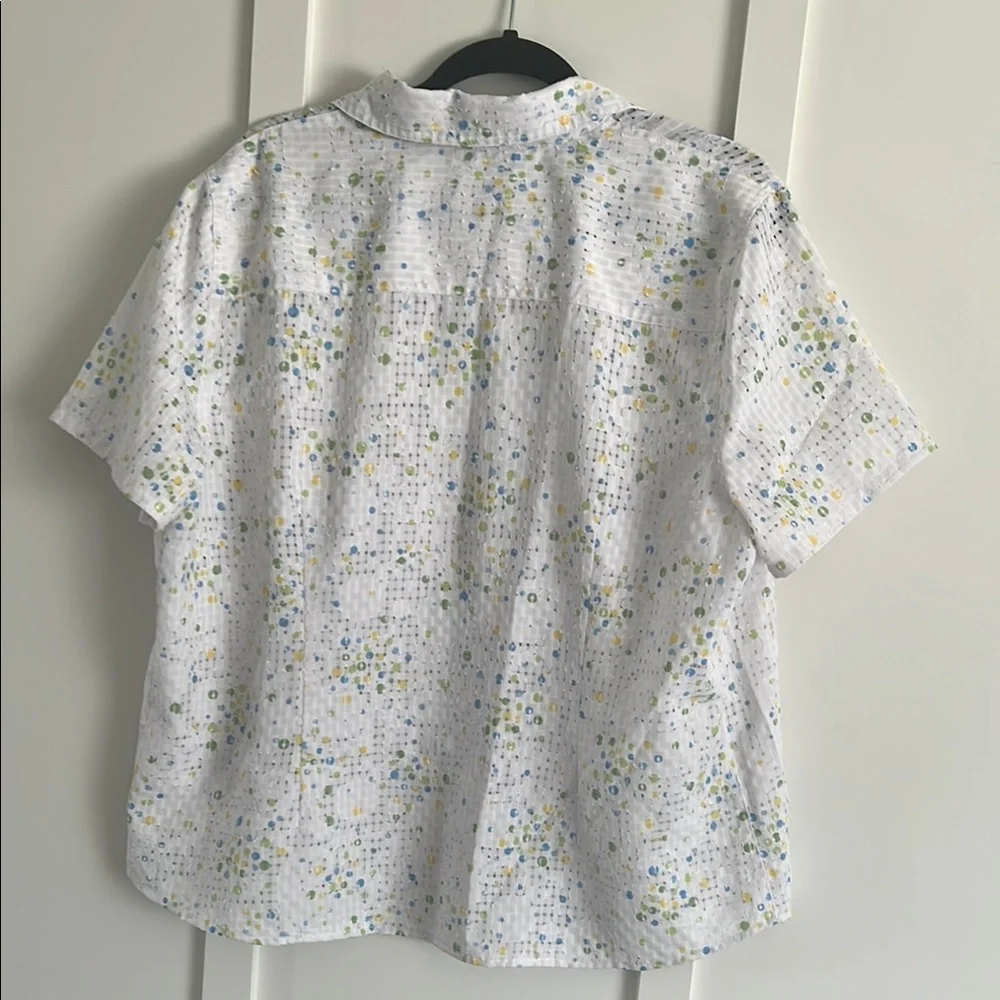 White Short Sleeve Button-Up Alfred Dunner Shirt - Picture 3 of 5